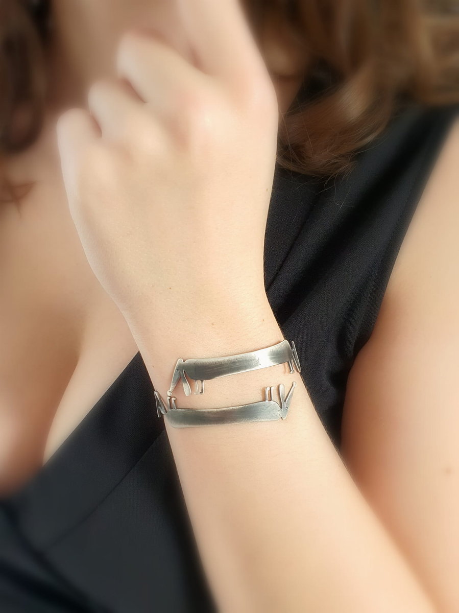 Jamniki dwa szare - bransoletka srebrna