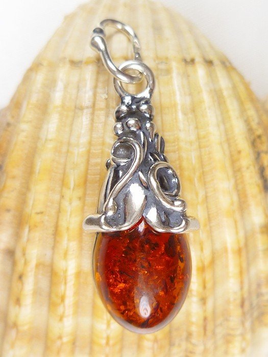 601-57 Wisiorek Srebro z Bursztynem