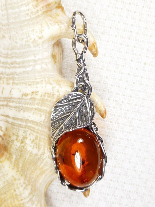 626-10 Wisiorek Srebro z Bursztynem