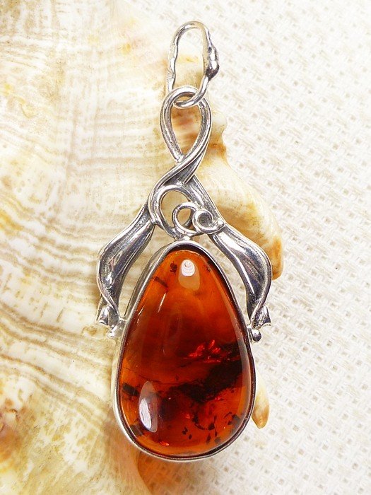 6330-5 Wisiorek Srebro z Bursztynem