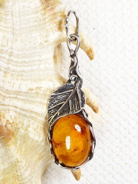 626-17 Wisiorek Srebro z Bursztynem