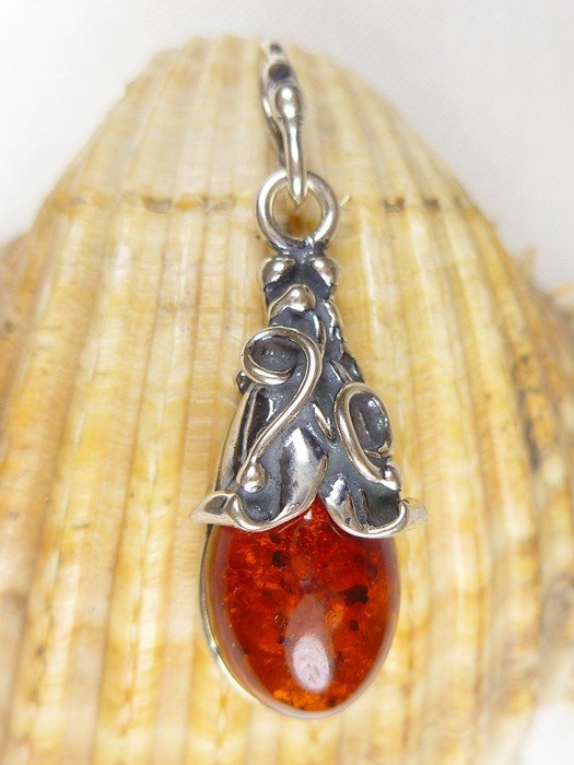 601-55 Wisiorek Srebro z Bursztynem