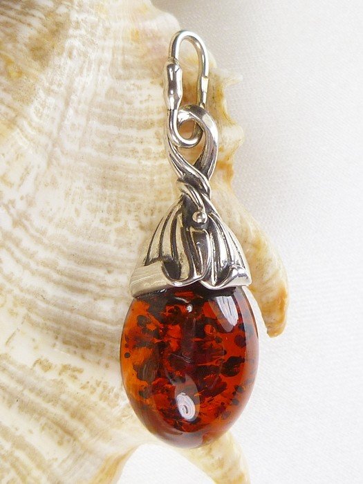 621-79 Wisiorek Srebro z Bursztynem