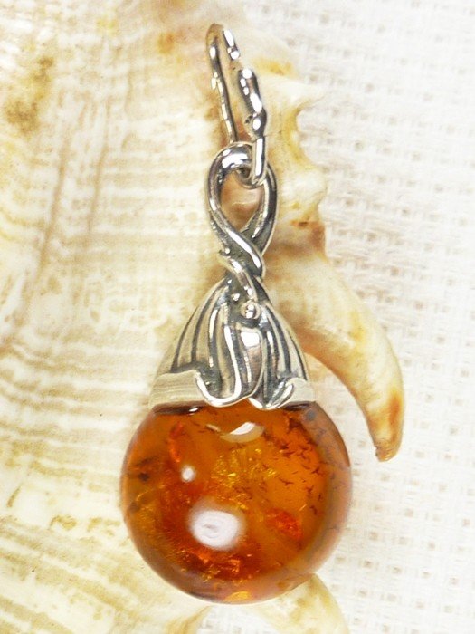 621-56 Wisiorek Srebro z Bursztynem