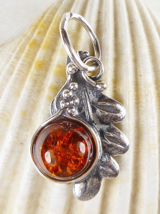 609-33 Wisiorek Srebro z Bursztynem