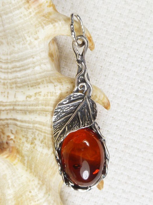 626-4 Wisiorek Srebro z Bursztynem