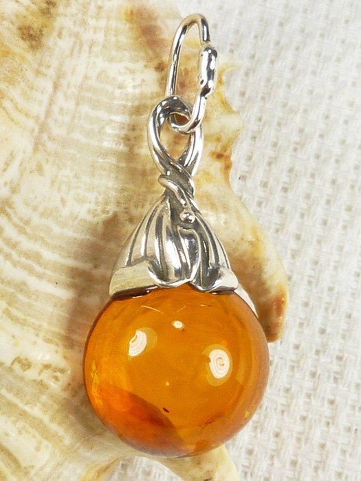 621-58 Wisiorek Srebro z Bursztynem