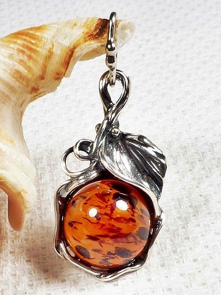 612-33 Wisiorek Srebro z Bursztynem