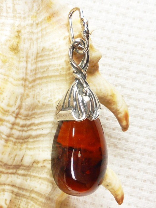 621-57 Wisiorek Srebro z Bursztynem