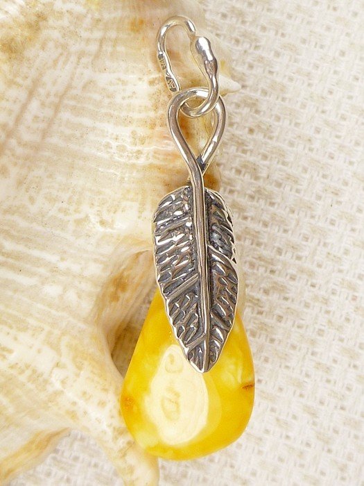 604-60 Wisiorek Srebro z Bursztynem