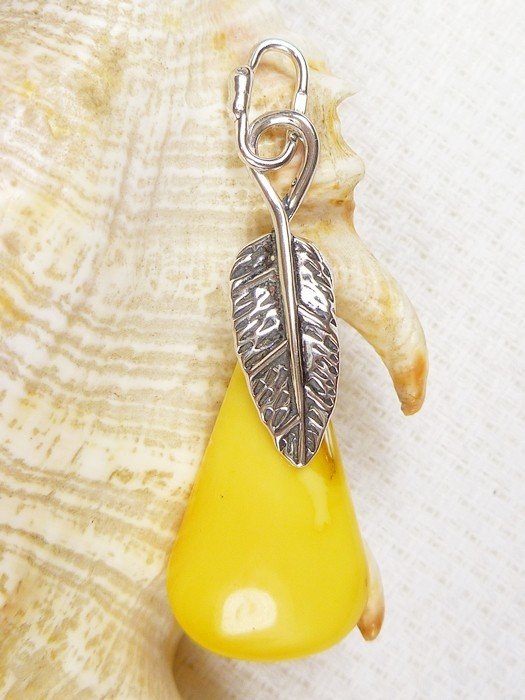 604-67 Wisiorek Srebro z Bursztynem