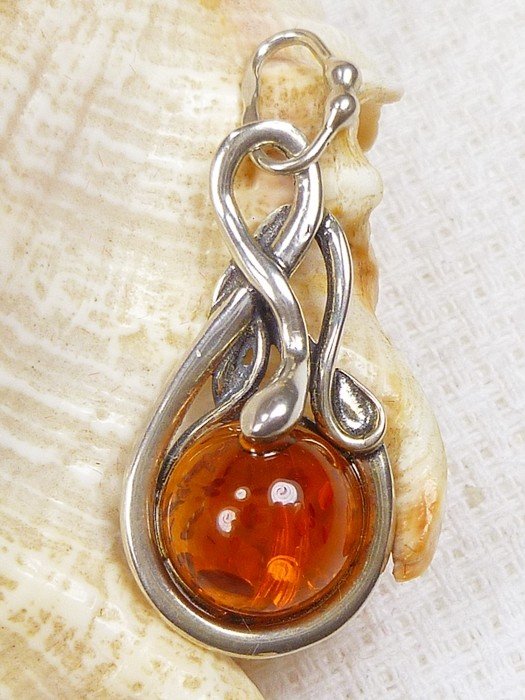 618-56 Wisiorek Srebro z Bursztynem