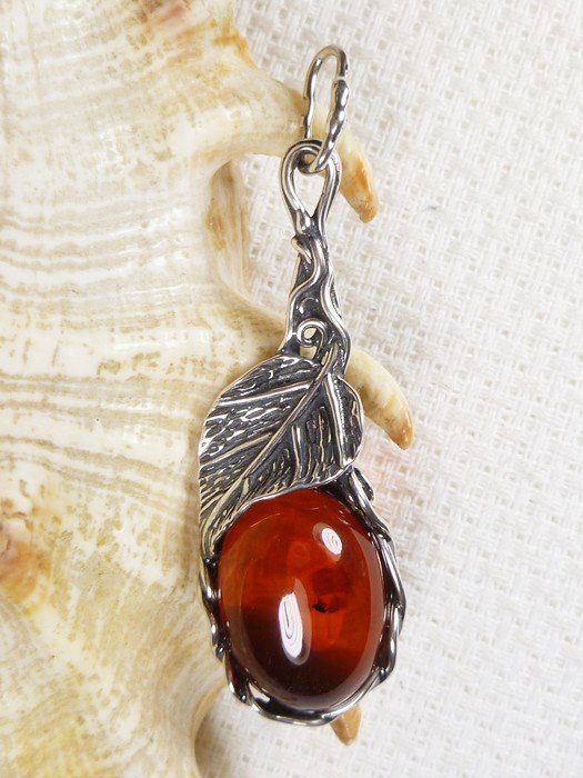 626-8 Wisiorek Srebro z Bursztynem