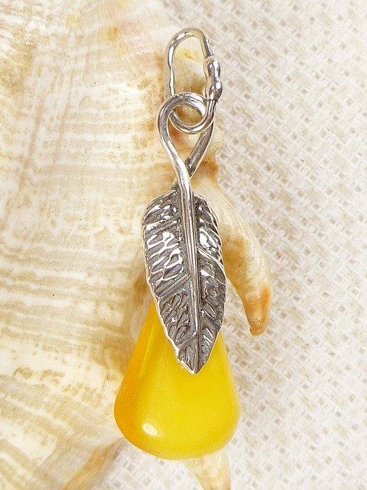 604-59 Wisiorek Srebro z Bursztynem