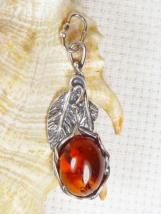 602-12 Wisiorek Srebro z Bursztynem