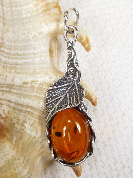 626-3 Wisiorek Srebro z Bursztynem