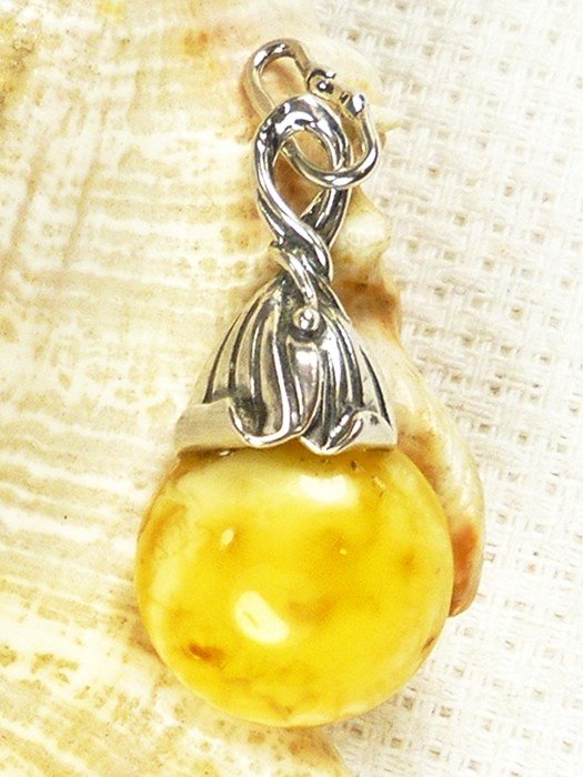 621-50 Wisiorek Srebro z Bursztynem