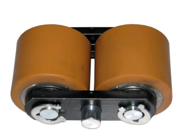 Uchwyt rolek stalowo - poliuretanowych fi 80 mm x 70 mm do wózka paletowego