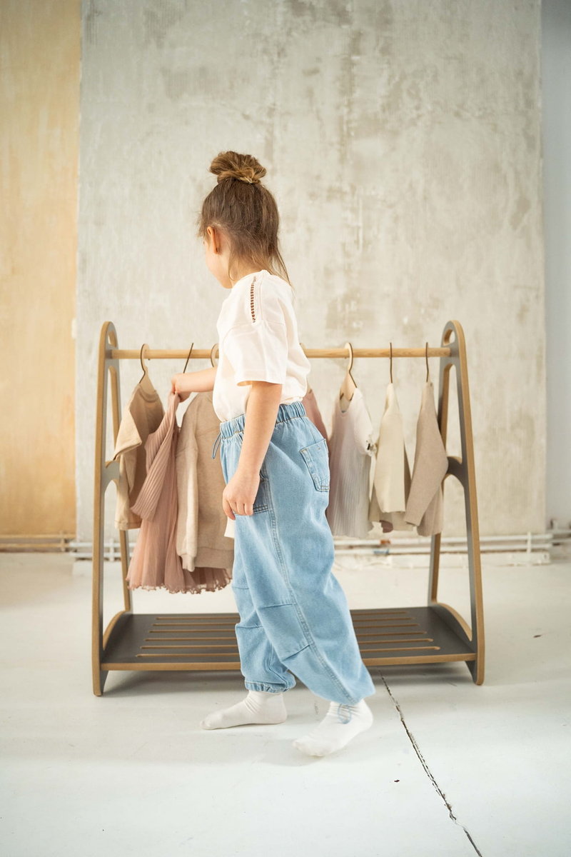 MINI garderoba szafa wieszak montessori + 5 drewnianych wieszaczków - szara