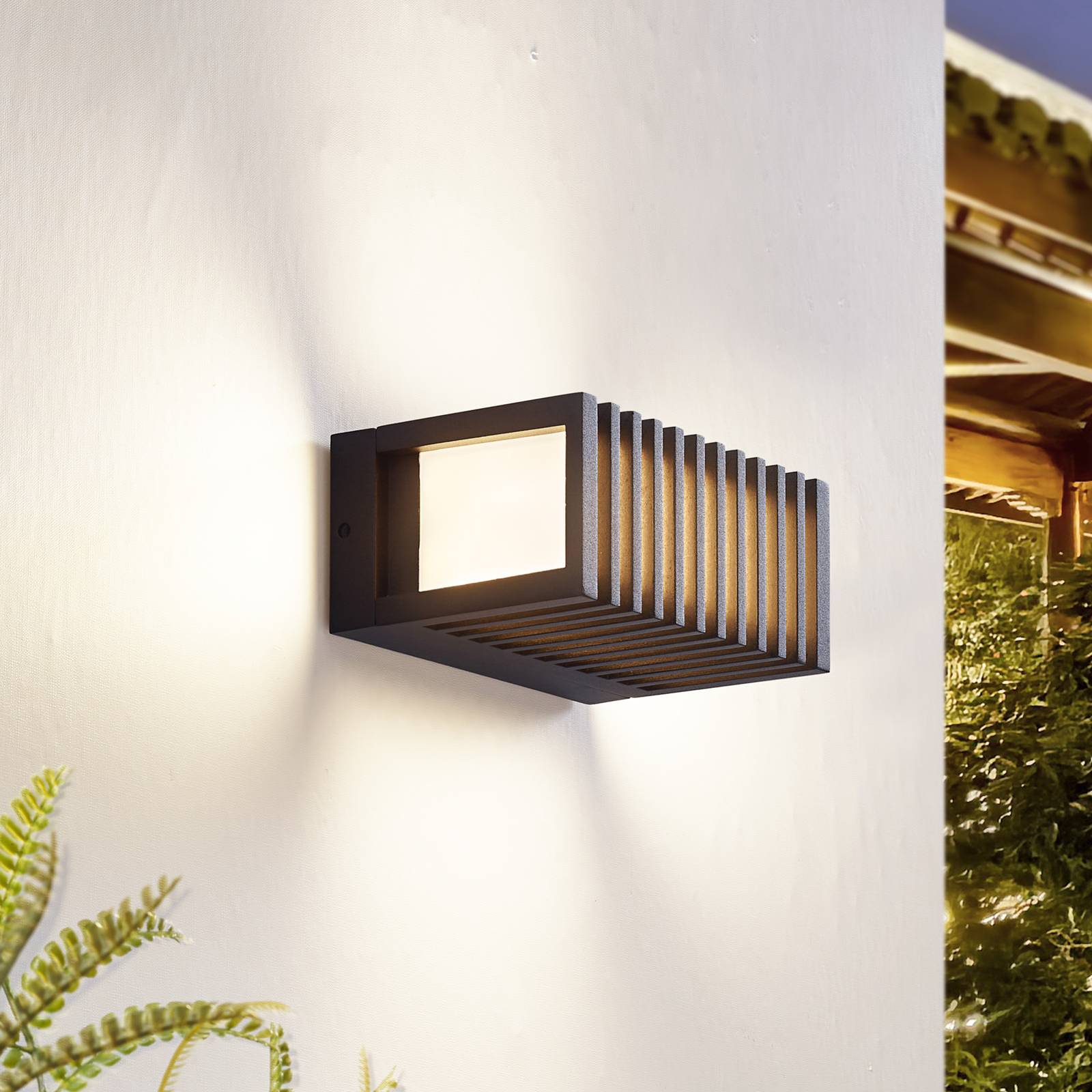 Lucande kinkiet zewnętrzny LED Ariza, czarny, aluminium
