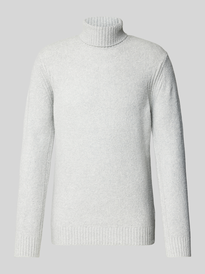 Sweter z dzianiny z golfem