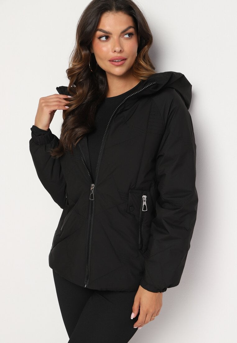 Czarna Pikowana Kurtka z Kapturem Rękawy Zakończone Gumką Liliaz