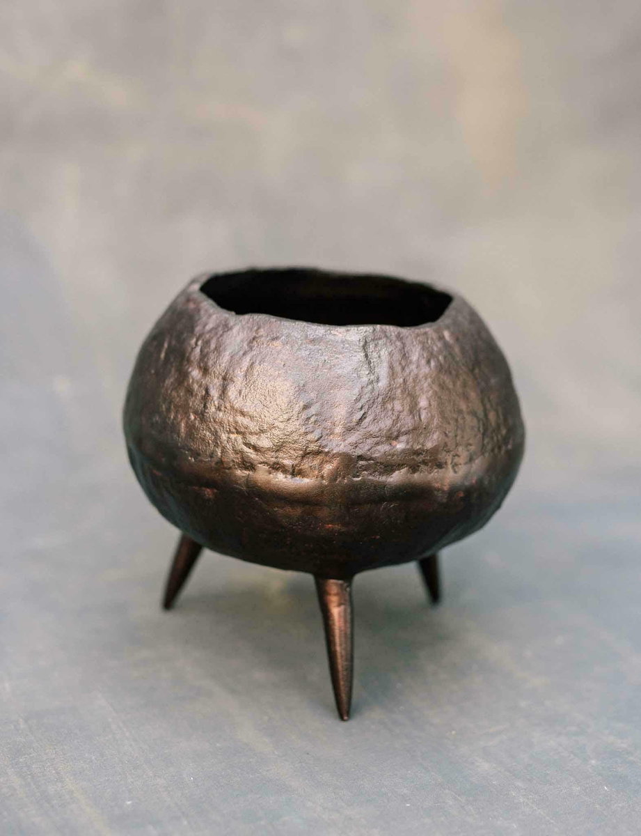 Rustic aluminiowa pękata osłonka na nóżkach 2A
