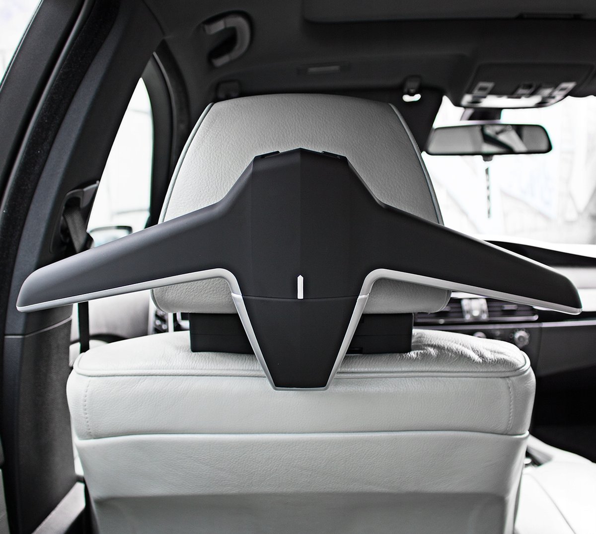 SAMOCHODOWY WIESZAK NA ZAGŁÓWEK UCHWYT MARYNARKĘ