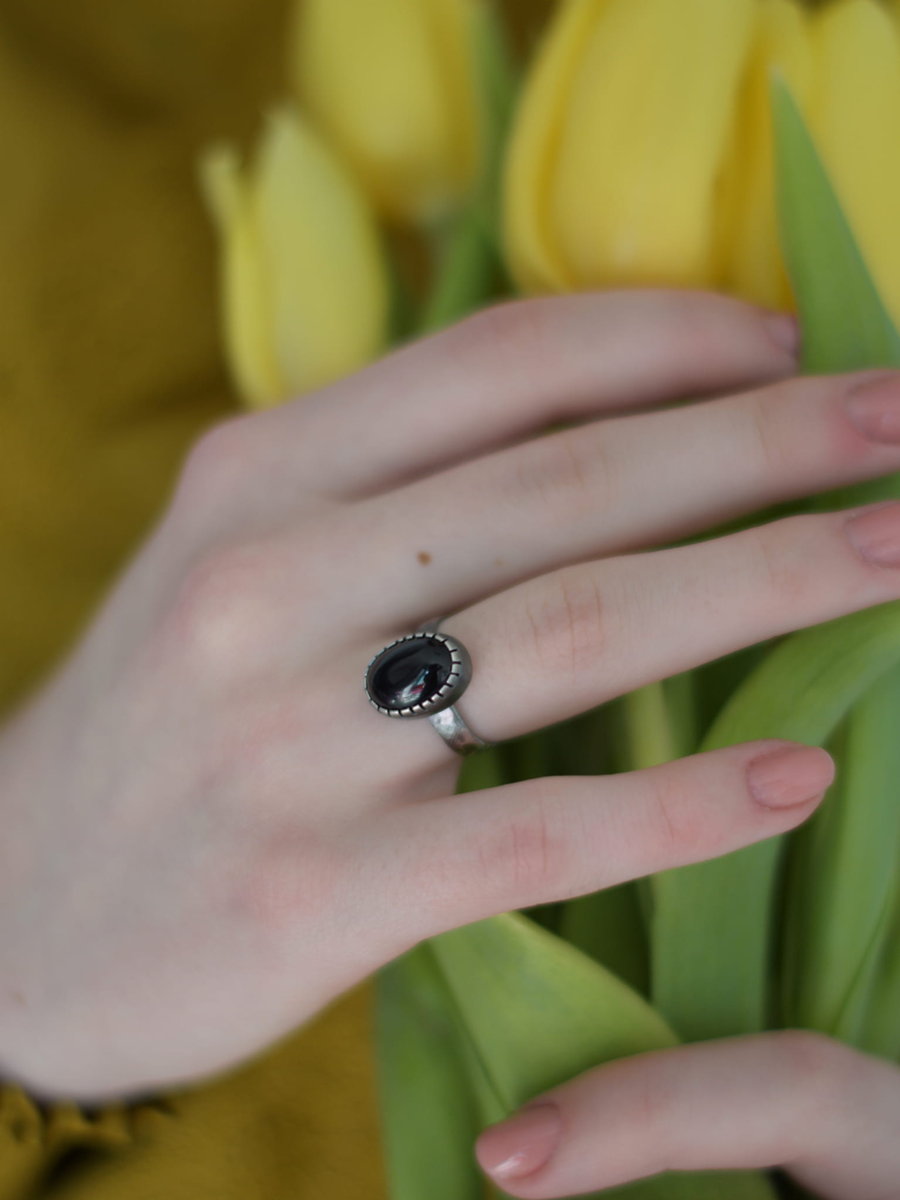 Pierścionek z onyksem VIII