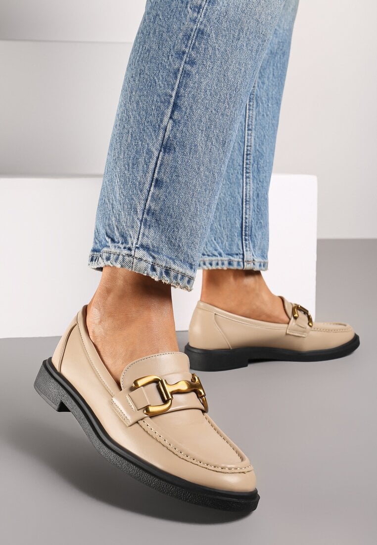Beżowe Mokasyny na Płaskiej Podeszwie Ozdobione Klamrą Relabra