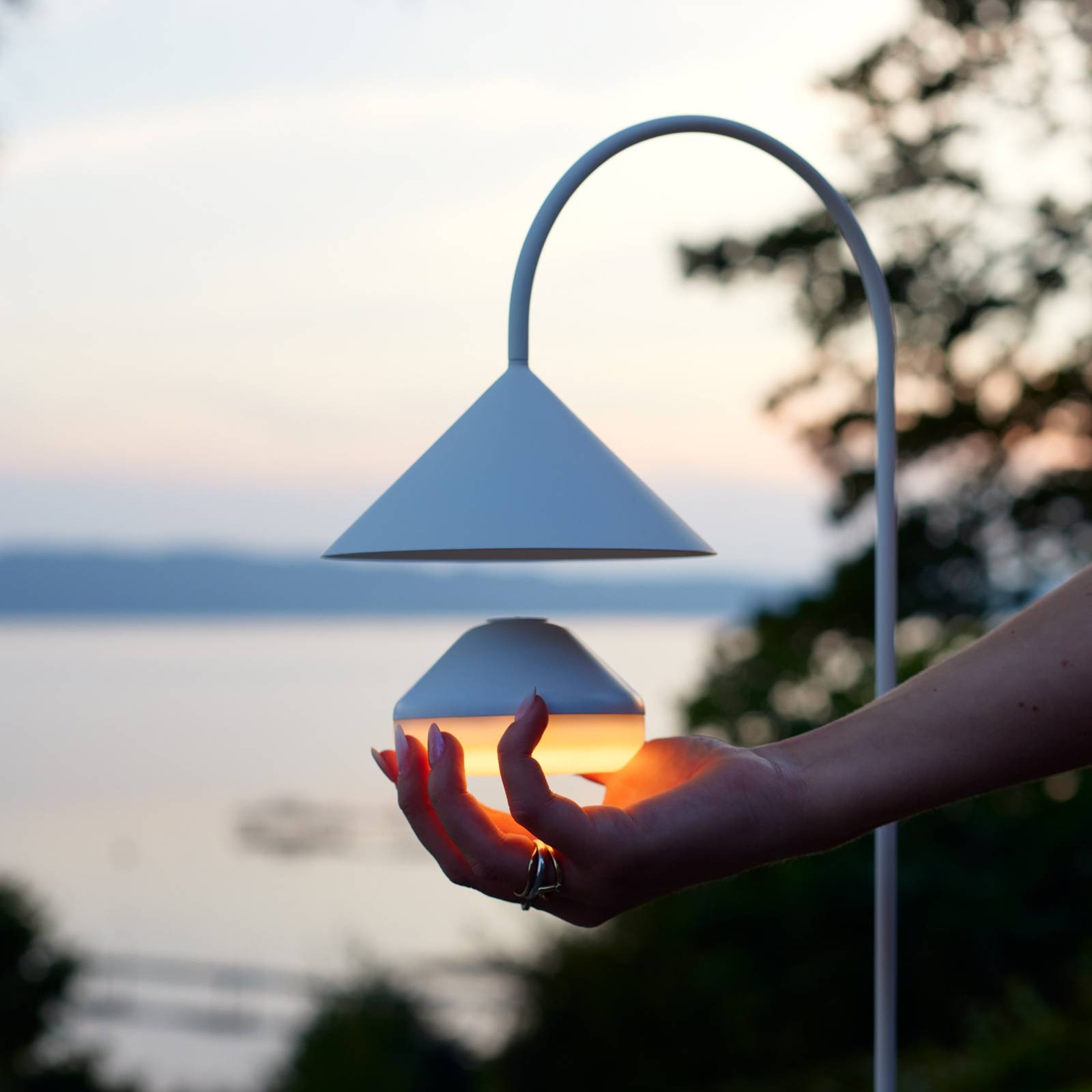 Akumulatorowa lampa LED FRANDSEN One, biała, Ø 9 cm, akrylowa
