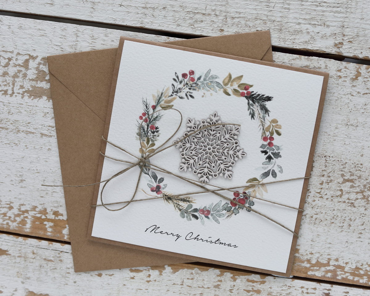 Stylowa ręcznie robiona kartka świąteczna na Boże Narodzenie wianek głóg śnieżynka Merry Christmas Card