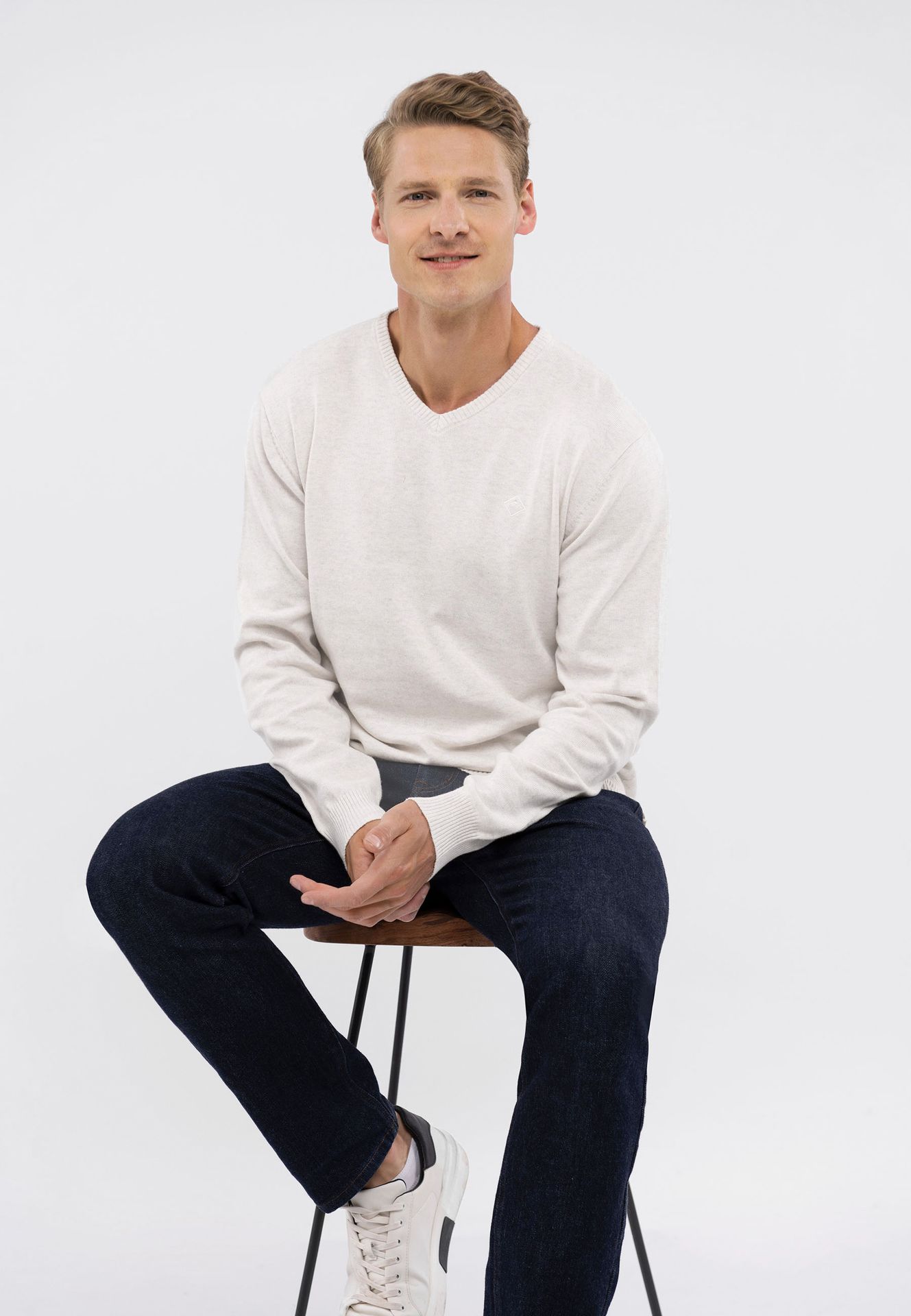 Sweter z dekoltem w serek S-STIG - Volcano