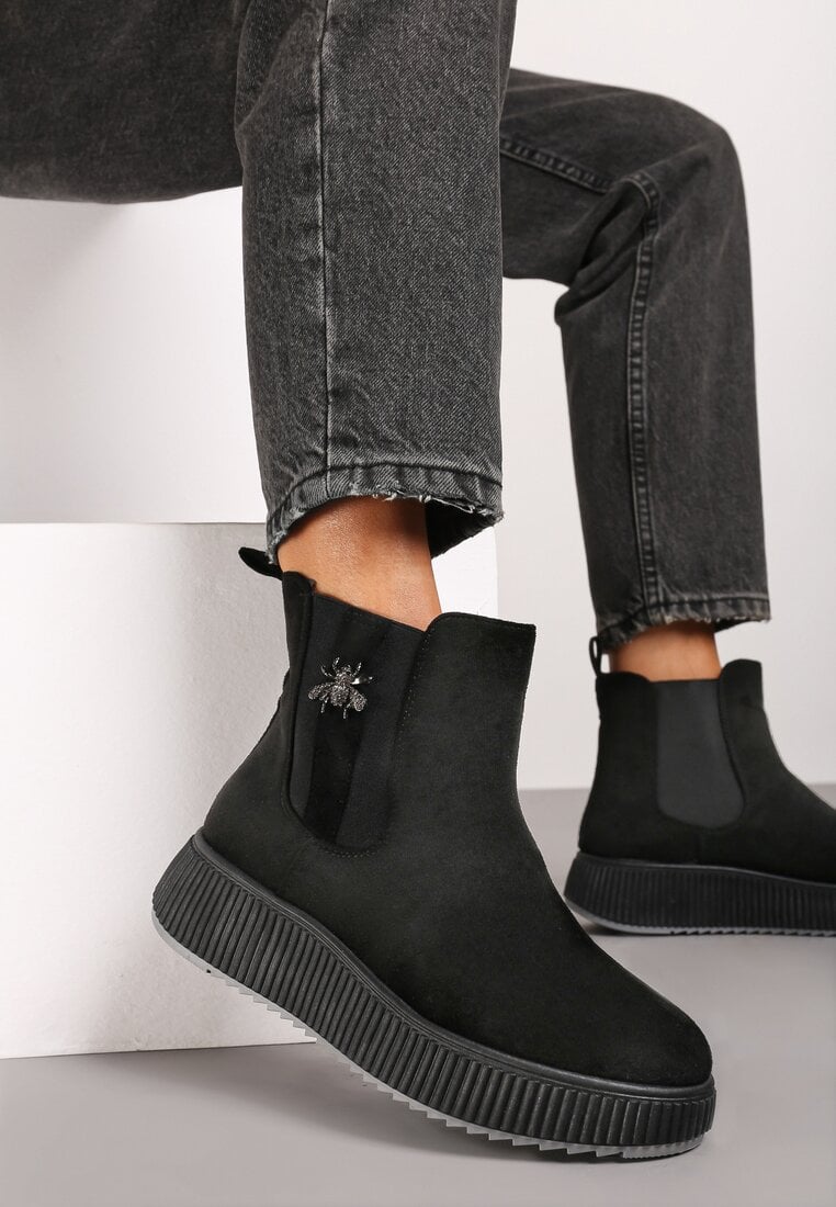 Czarne Botki Sztyblety na Platformie z Metalowym Detalem przy Cholewce Danellia