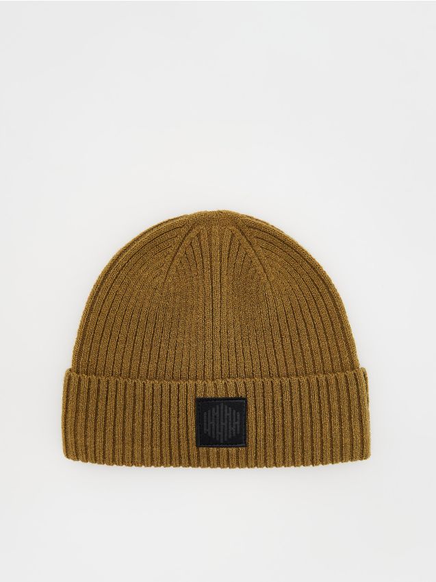Reserved - Czapka beanie z naszywką - beżowy
