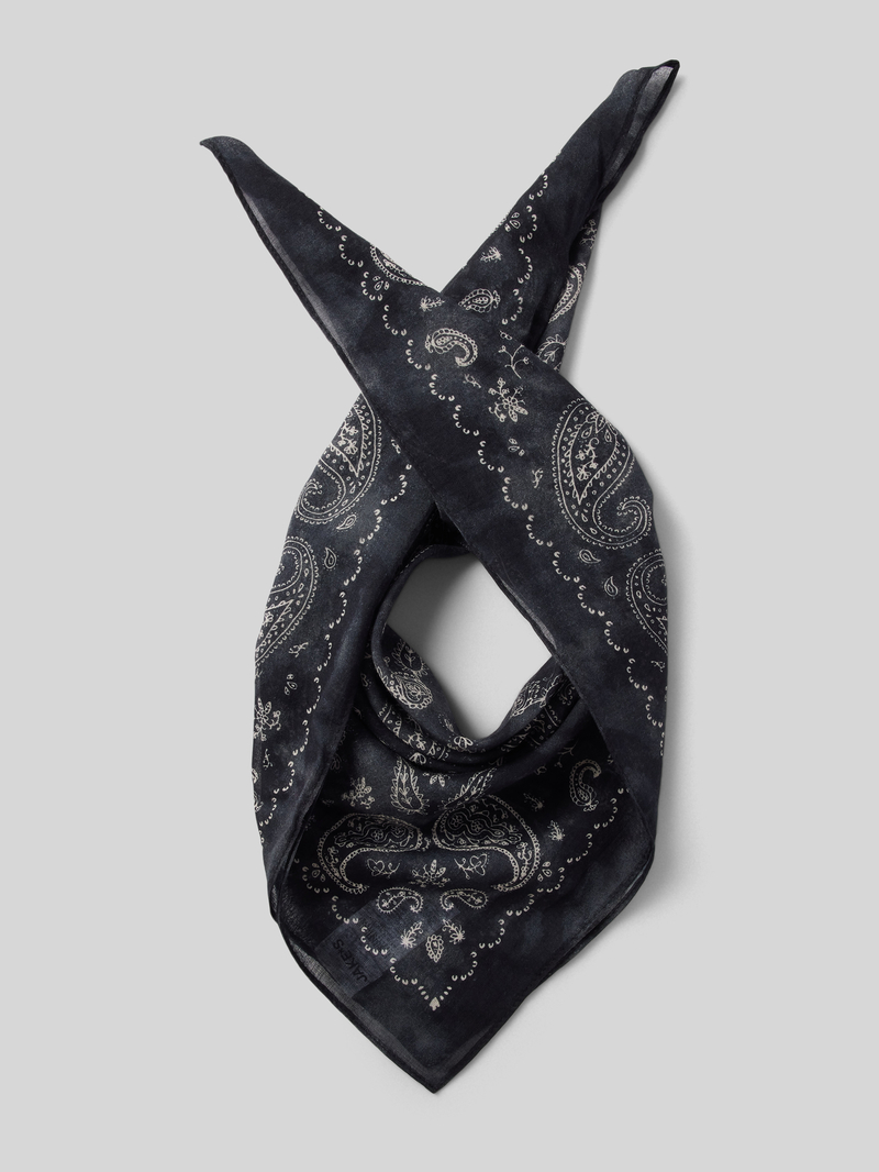 Szal ze szwami działowymi