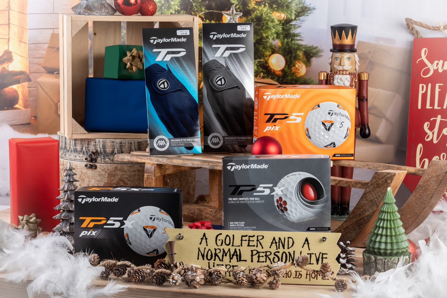 Zestaw prezetowy dla golfisty - drewniana tabliczka golfowa, dwie rękawiczki TaylorMade Tour Preffered, zestaw 3 tuzinów piłek TaylorMade TP5