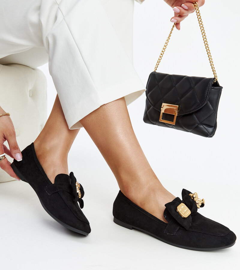 Czarne mokasyny z ozdobną agrafką Kibra-40