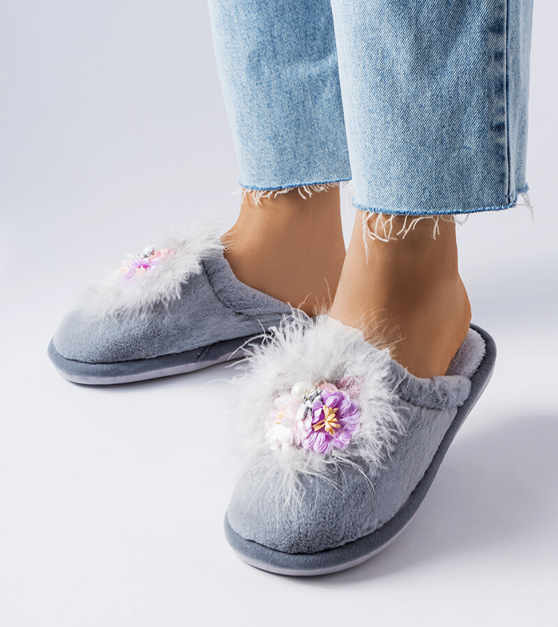 Szare ciepłe kapcie z kwiatkami Moly-40