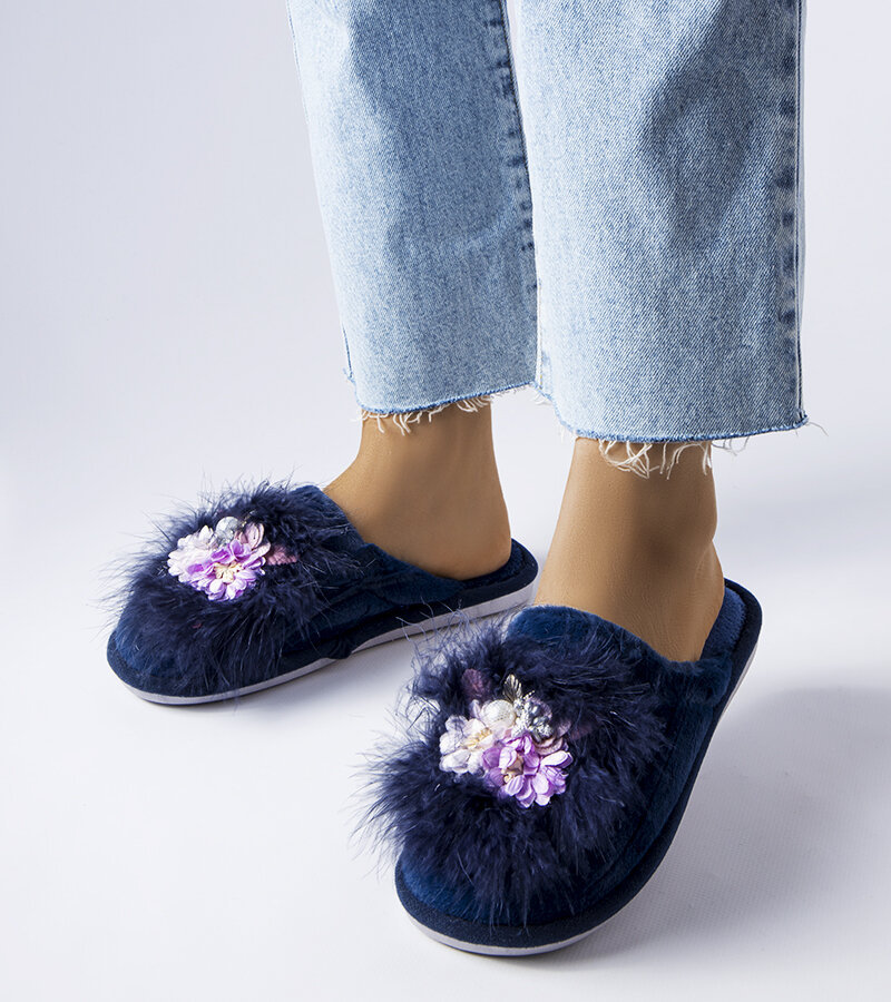 Granatowe ciepłe kapcie z kwiatkami Moly-39