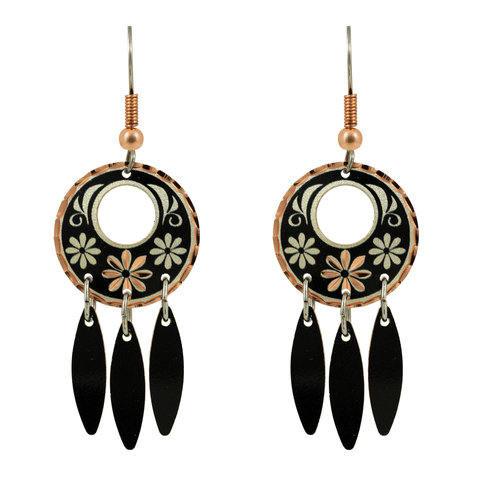 Kolczyki miedziane wiszące krótkie z białymi kwiatami K-09