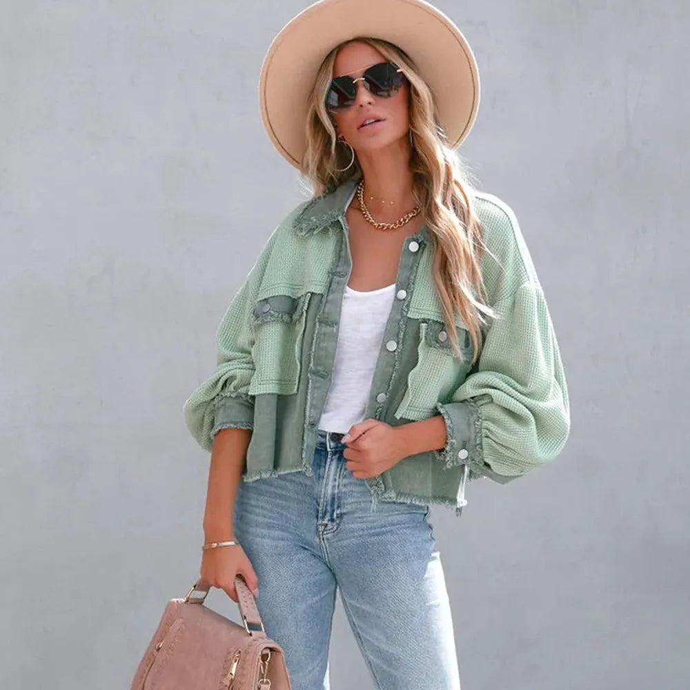 Krótka kurtka damska na guziki z kieszeniami - Zielony