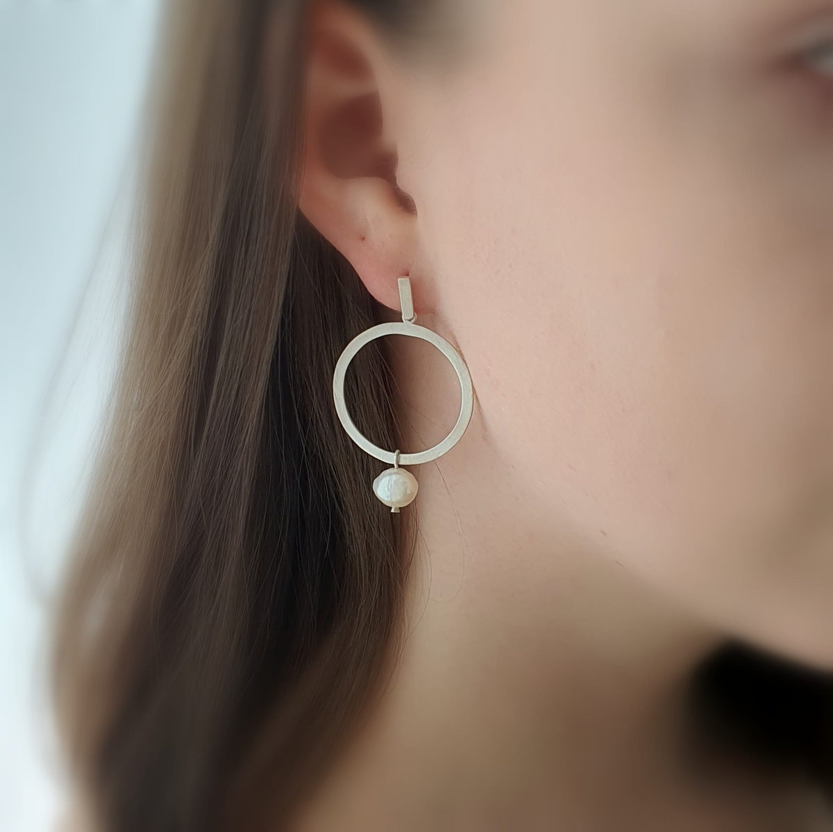 Koła z perłami - kolczyki srebrne