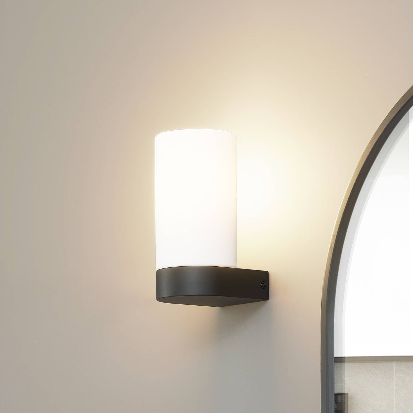 Lucande Basolo kinkiet do łazienki, czarny, wysokość 17,2 cm, szkło