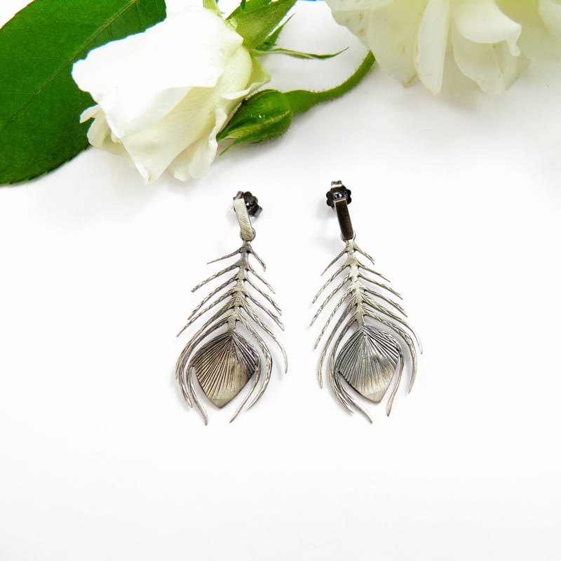 Pawie pióra szare kolczyki duże