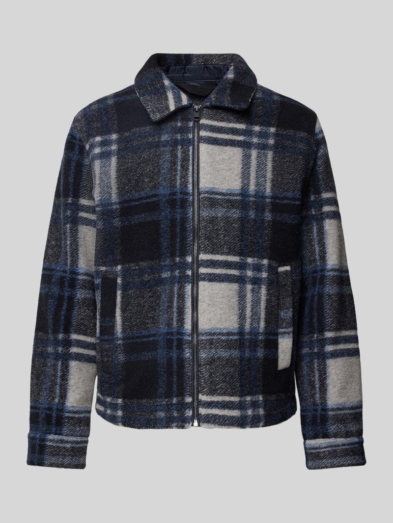 Kurtka w kratę z wykładanym kołnierzem