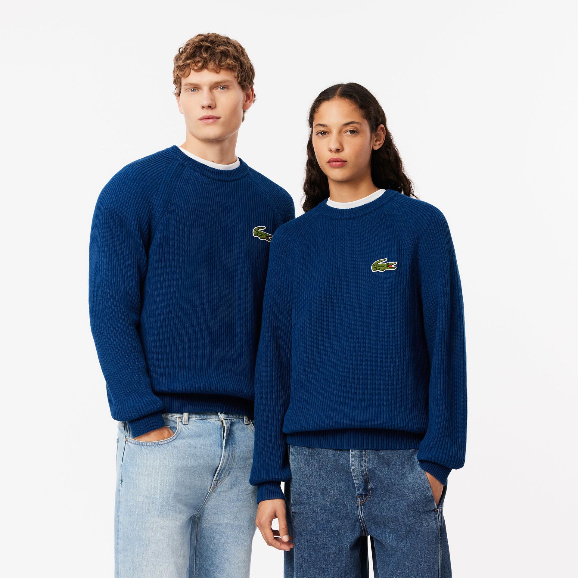 Bawełniany sweter z okrągłym dekoltem z perłowym prążkowaniem