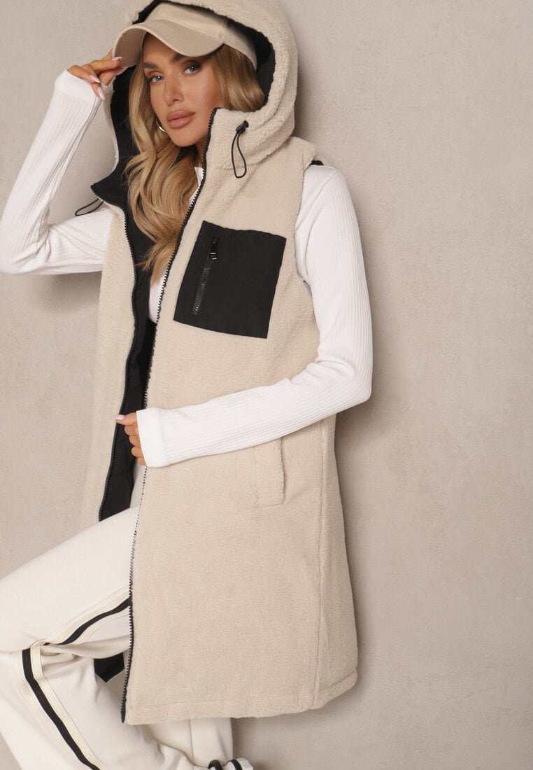 Czarna Dwustronna Kamizelka z Barankowym Futerkiem i Pikowanymi Przeszyciami z Kapturem Lertitana