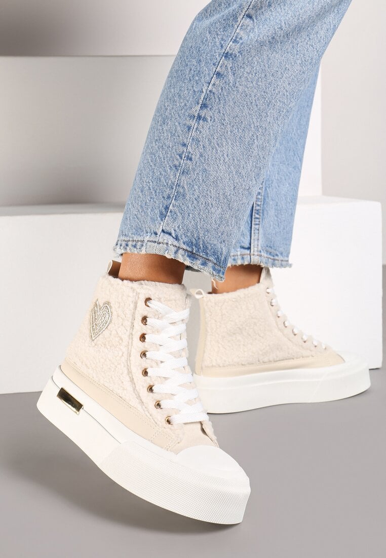 Beżowe Futerkowe Trampki na Platformie z Ozdobną Naszywką w Kształcie Serca Aelinna