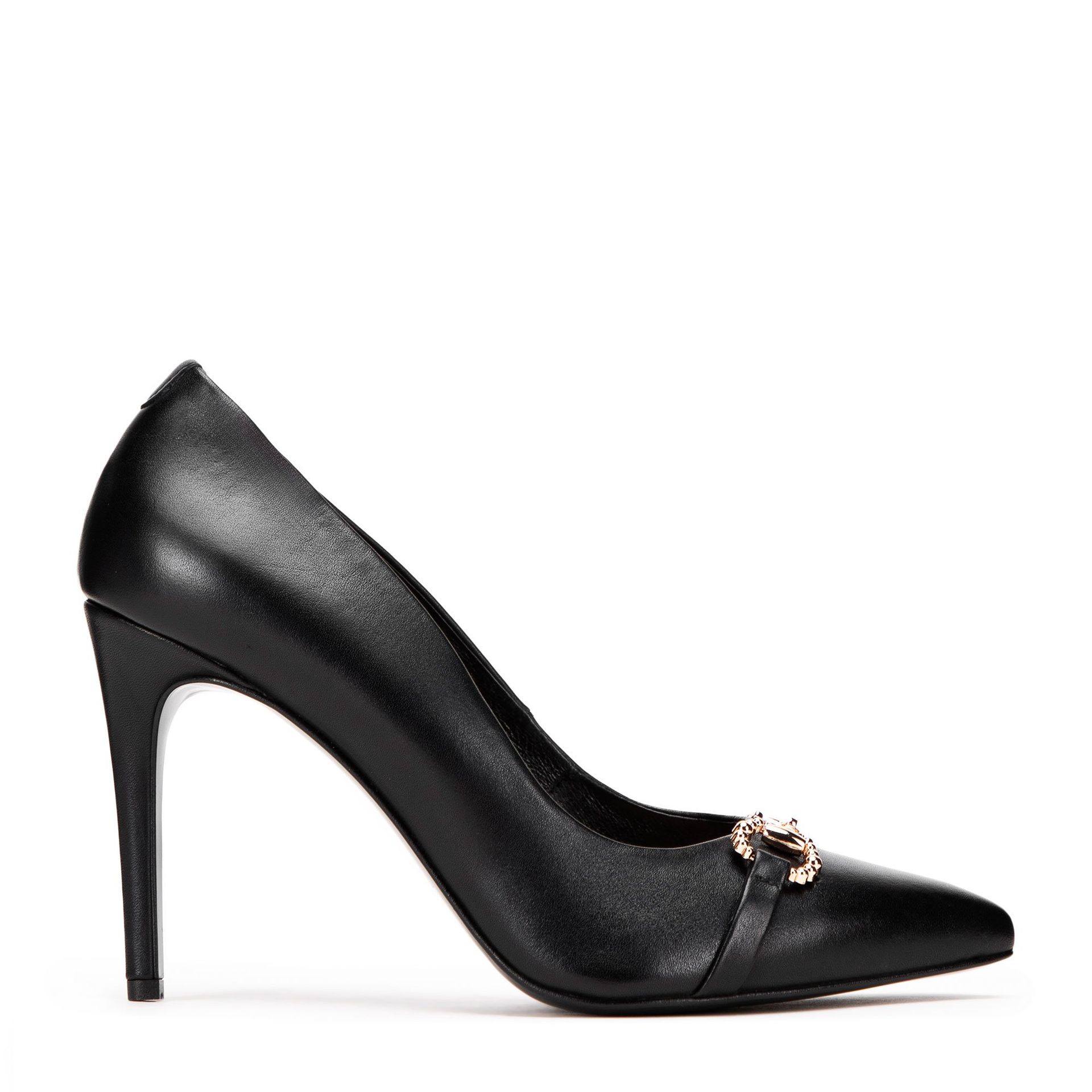 Szpilki ze skóry klasyczne z ozdobnym łańcuszkiem czarne